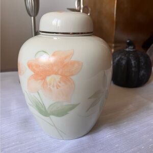 Vintage Japanese Ginger Jar Urn Peach Colored Flowers Gold Highlights 80s 90s